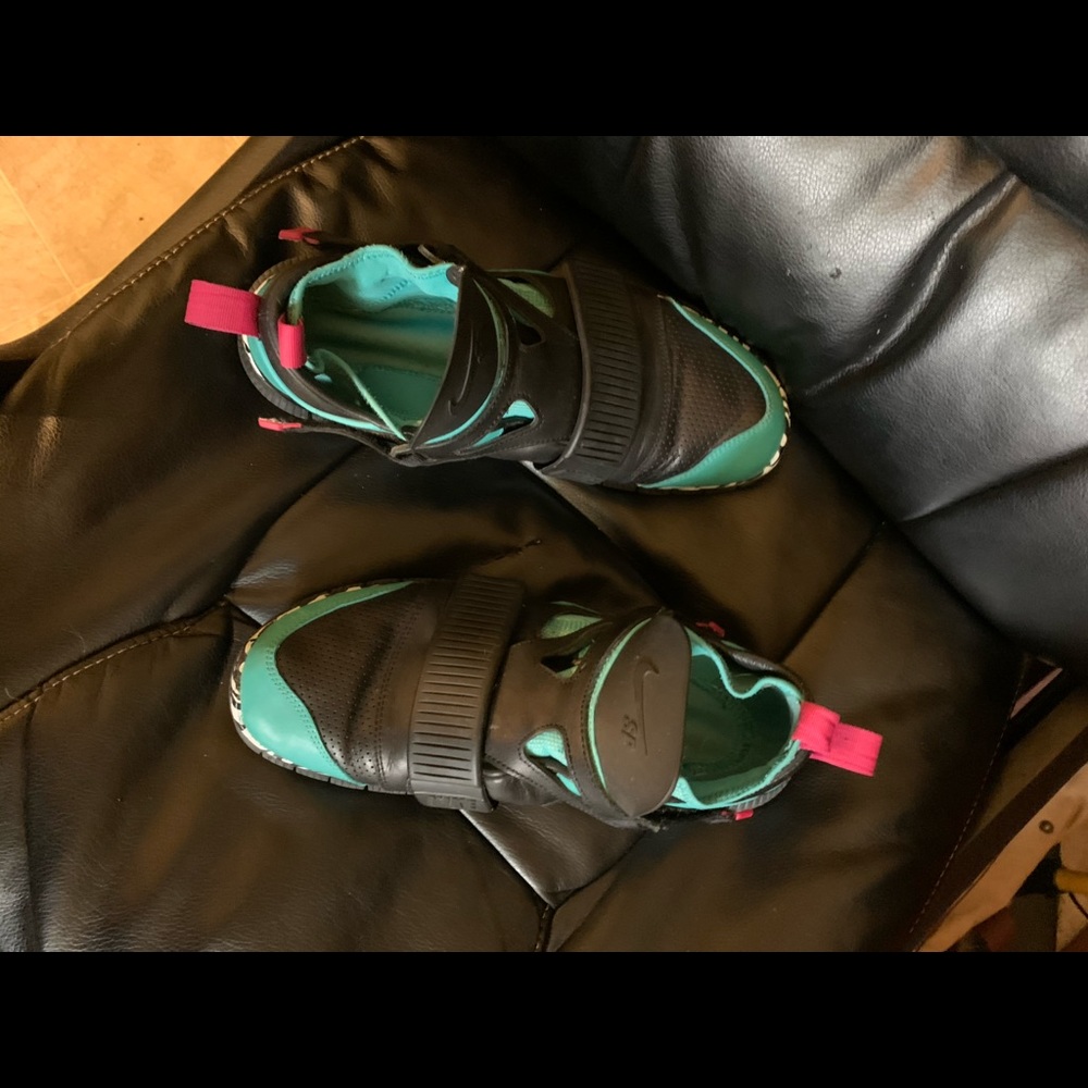 - Nike huarache carnivores